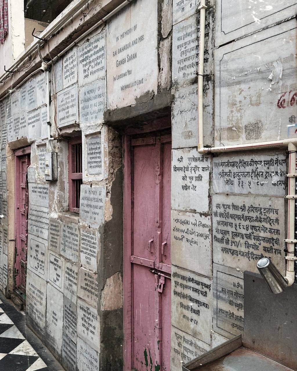 Memorial plaques in Varanasi
